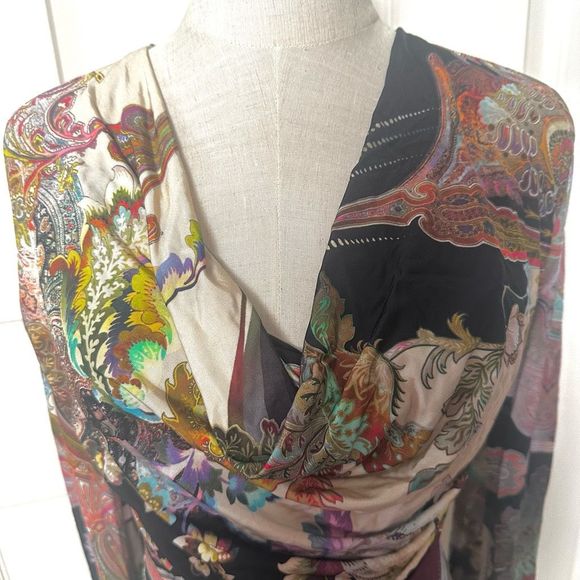 Sky Bodycon mini dress with gold cuffs - Picture 2 of 12